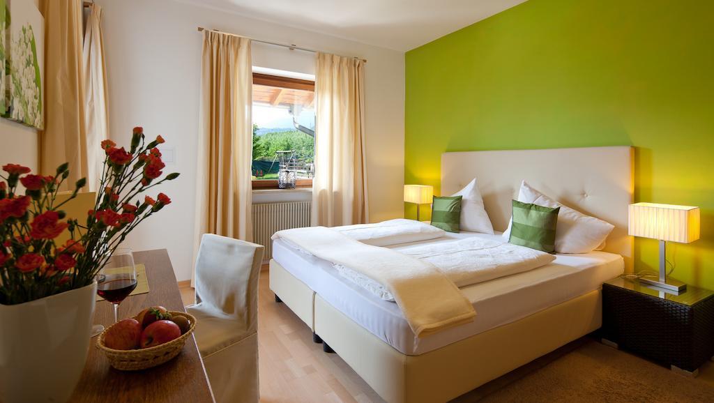 Hotel & Appartement Valtnaungut Cermes Quarto foto